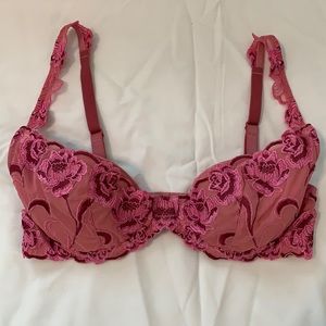Victoria’s Secret Lined Rose Stitched Bra. Size 36C. Lightly Used.